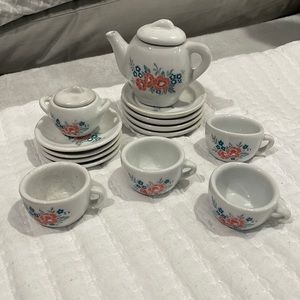 Childrens play tea set of 4